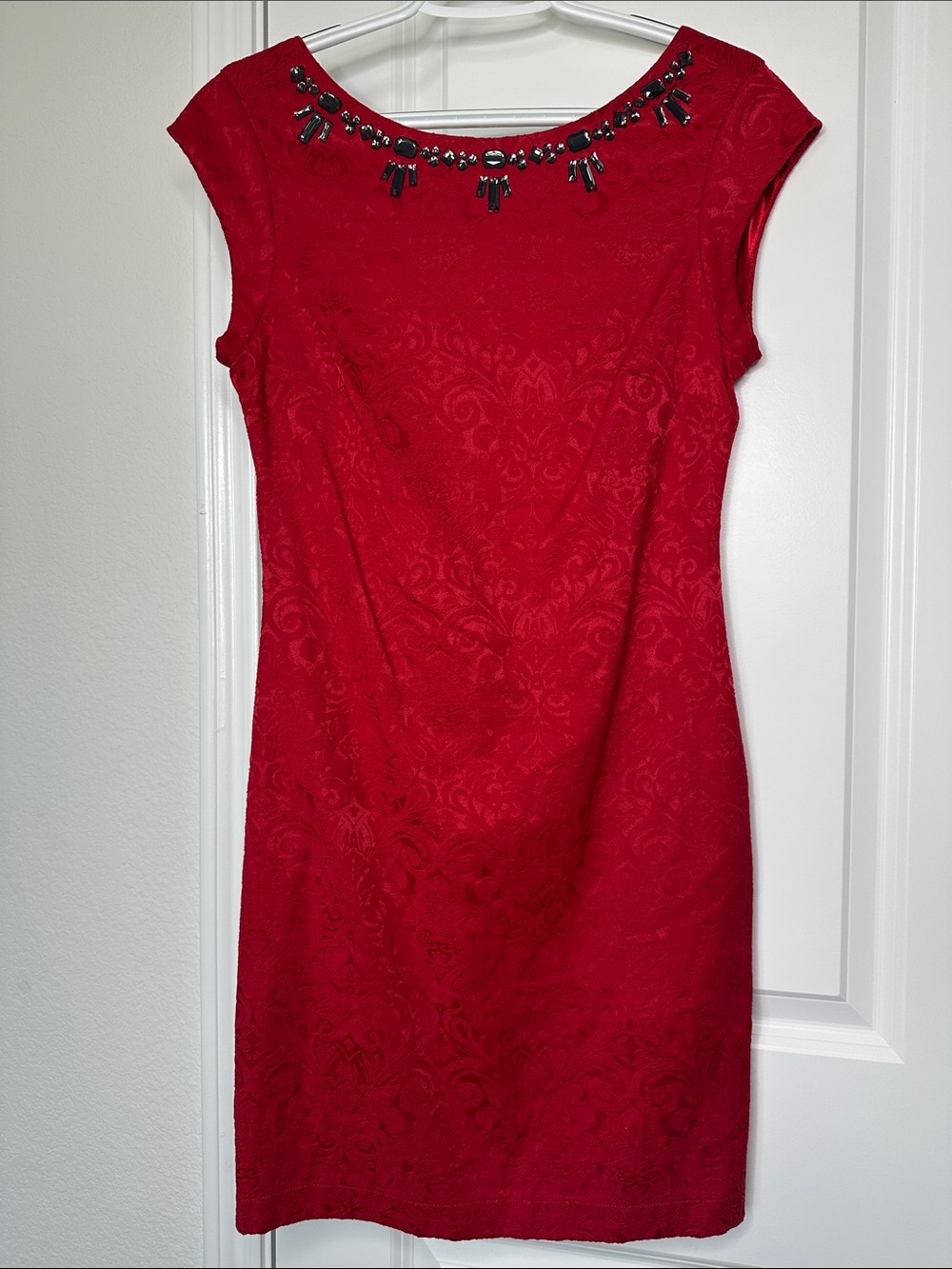 Smart Set Floral Red Textured Sheath Dress with Jeweled Neckline